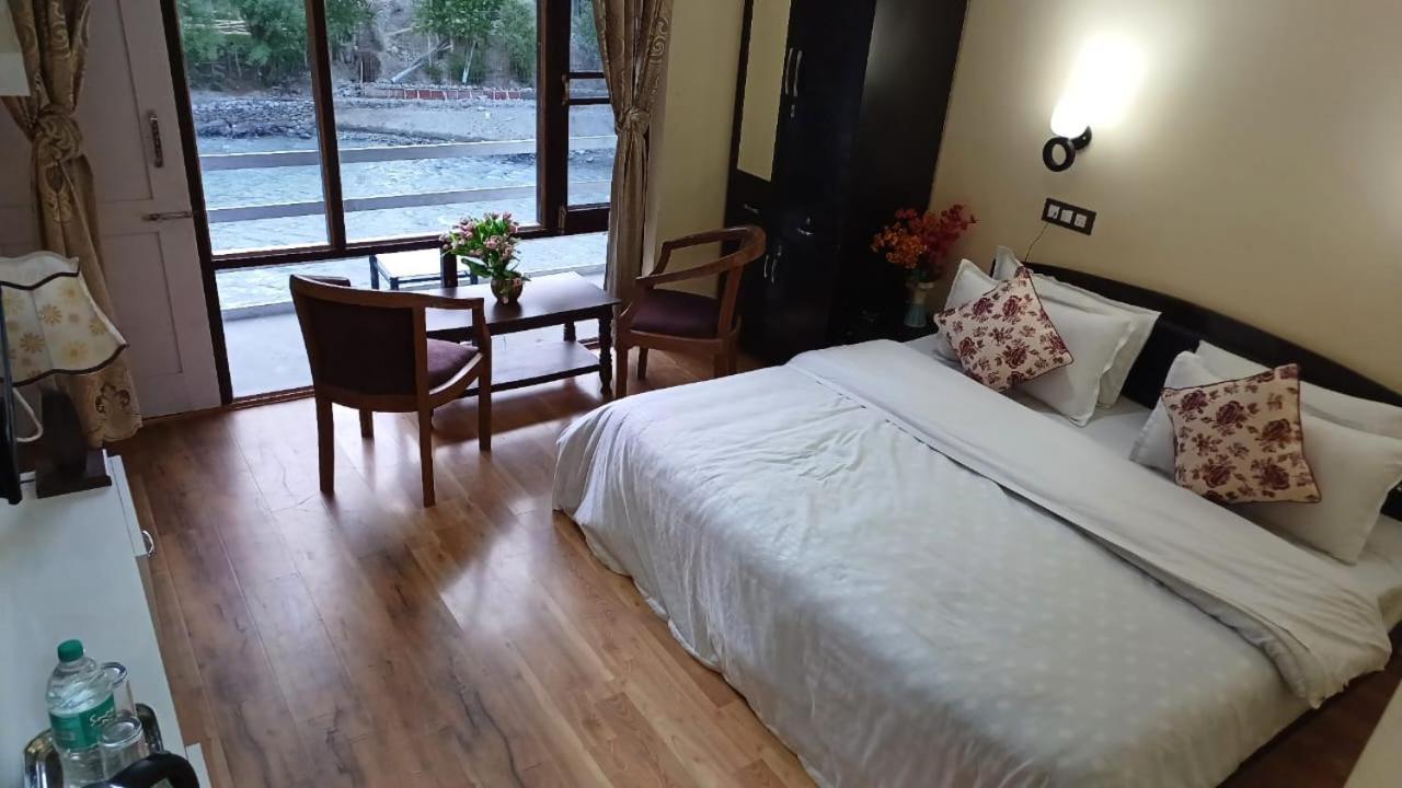 The Royal Kargil Hotel Bagian luar foto